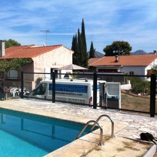 Barrière de piscine en verre Securit Horizal. Aubagne