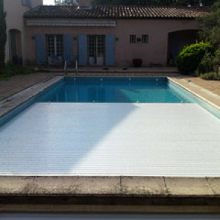 Couverture PVC pour piscine Interpool. Aix en Provence