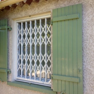 Grille extensible laqué blanc RAL9010 Marseille 13006