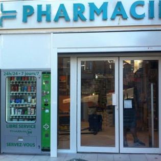 Porte double battant, pharmacie de Tourves, Var